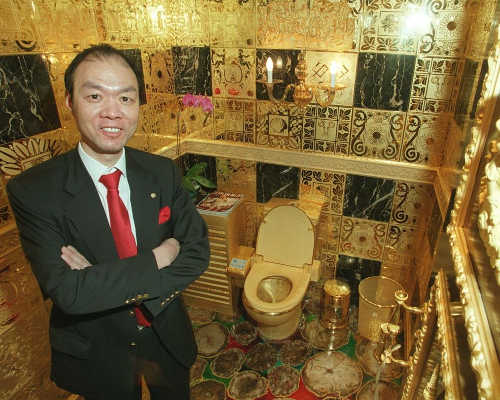 Goldenes Badezimmer mit Juwelier Lam Sai-wing
