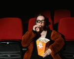 Frau im Kino