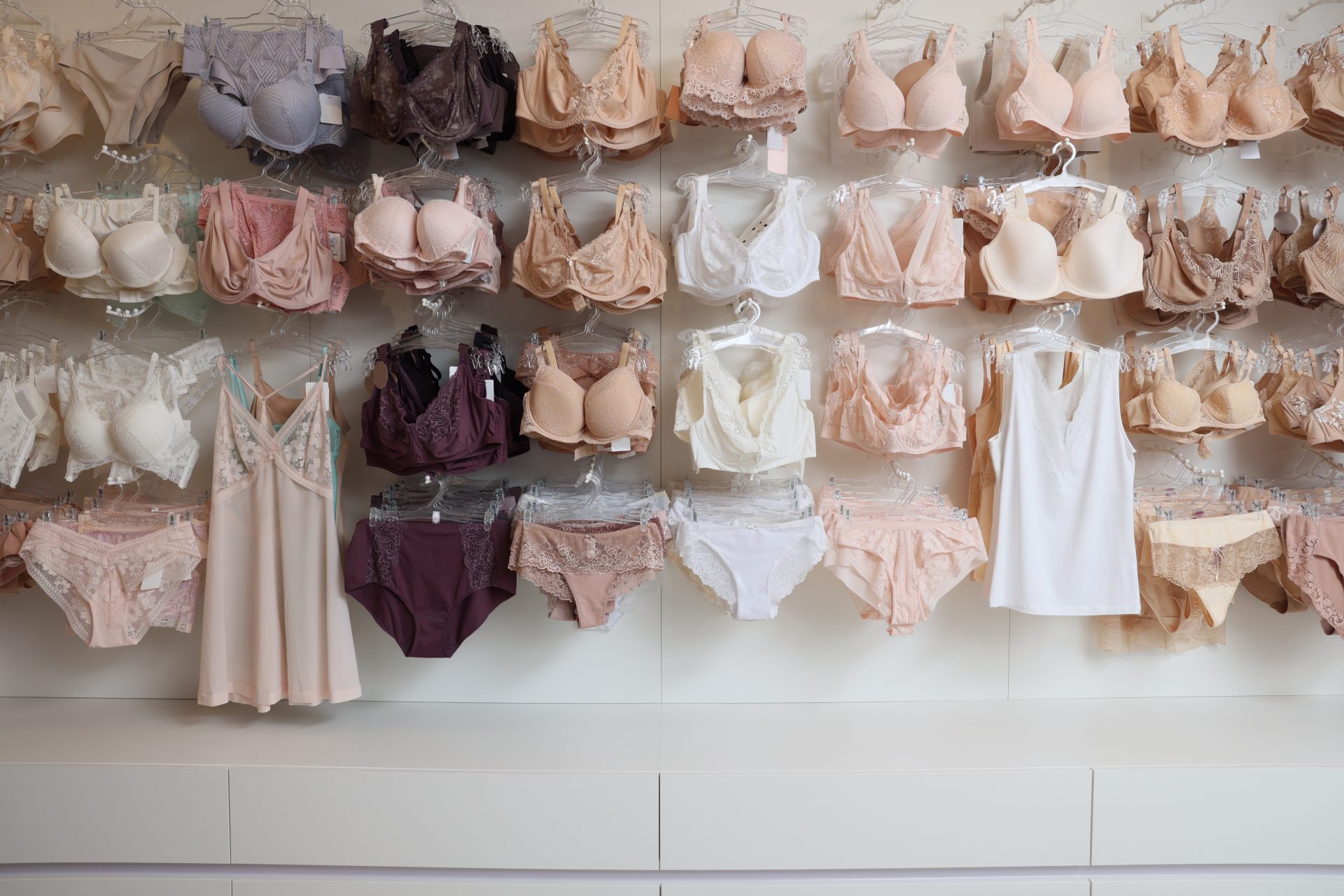 Tanga-String-oder-Schl-ppi-Das-sagt-deine-Unterw-sche-ber-deine-Pers-nlichkeit-aus