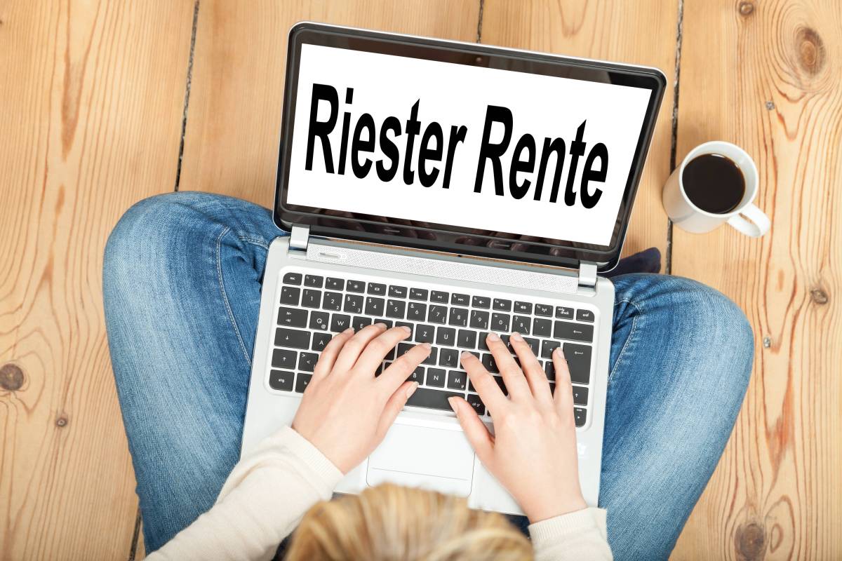 Du hast jahrelang in deine Riester-Rente eingezahlt und hoffst nun auf ein ordentliches Plus im Alter? Die Realität sieht leider oft ganz anders aus: Viele Sparer*innen bekommen nur geringe Beträge ausgezahlt – weit entfernt von den Erwartungen.