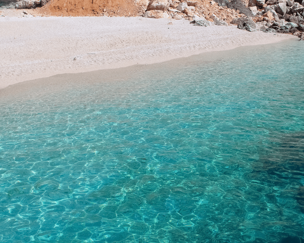 Der Name Suluada ist ein zusammengesetztes Wort und bedeutet "wässrige Insel". Der Name bezieht sich auf die Süßwasserquellen auf der Insel.
