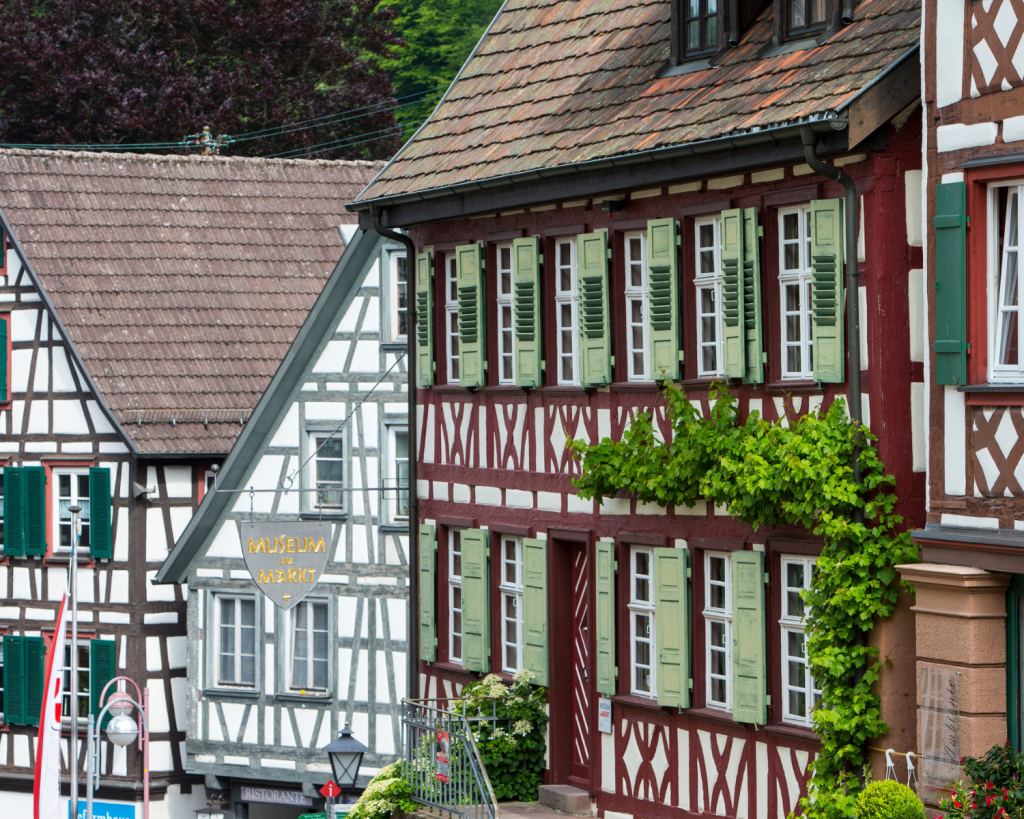 Das kleine romantische Fachwerkstädtchen Schiltach wurde erstmals 1275 als Pfarrort erwähnt. 