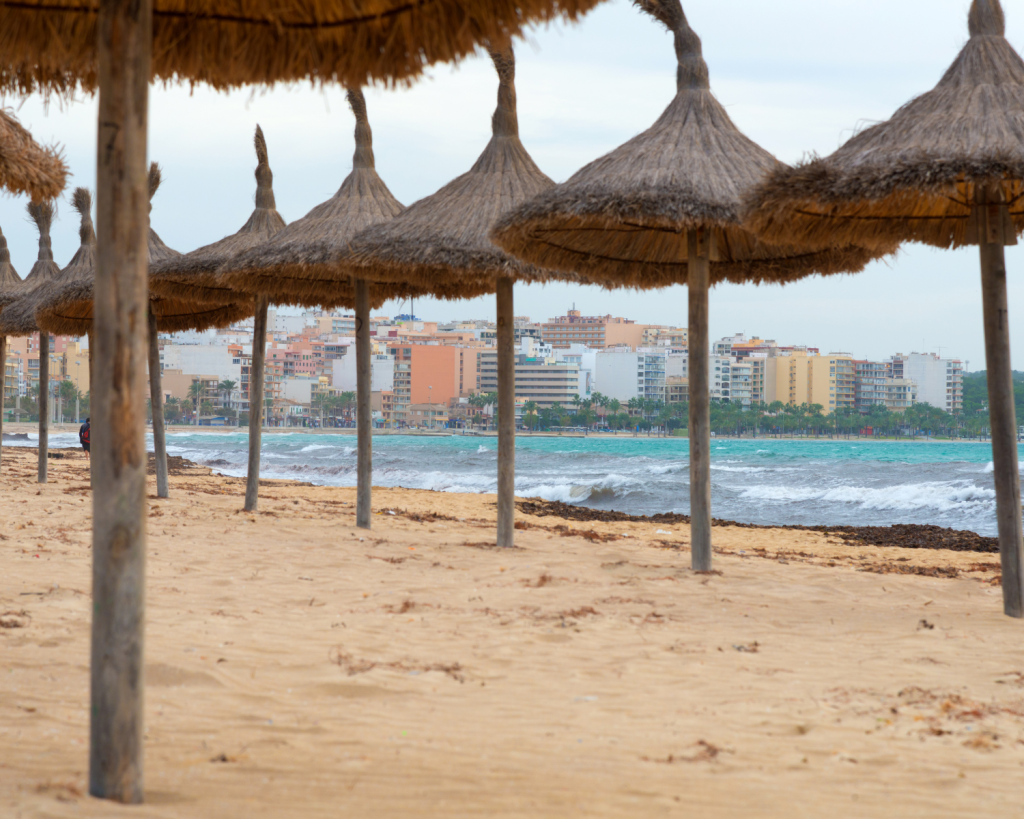 Viele Urlauber*innen sehnen sich nach reinem Strandurlaub.