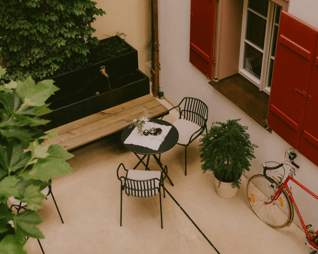 Das Hotel erzeugt eine gemütliche Atmosphäre, sodass sich Gäste direkt wohlfühlen.