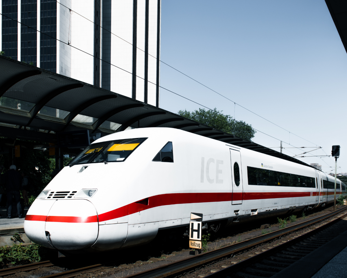 Aufgepasst! TikToker enthüllt ultimativen Spar-Trick für die Deutsche Bahn.