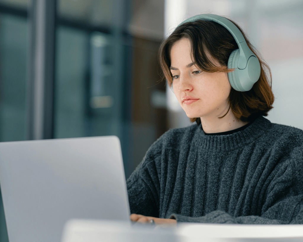 Die gute Nachricht: Ja, du darfst dich wegen Mobbing krankschreiben lassen.