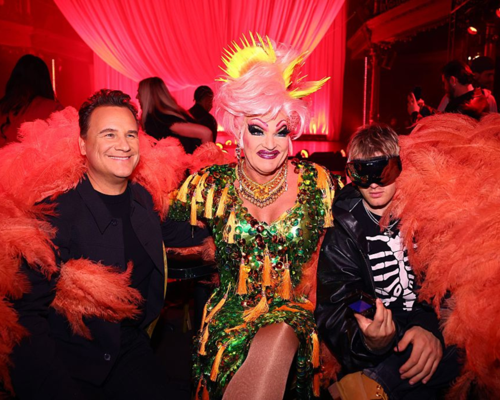 Neben ihren TV-Auftritten verdient sie auch Geld über Werbeeinnahmen, ihre Gastronomie, Hafenrundfahrten und Olivias Safaris.